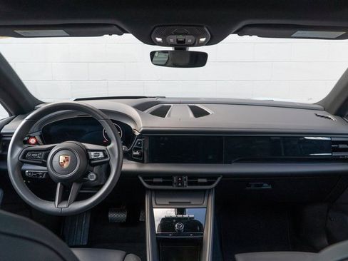 Certified 2025 Porsche Macan Electric image 22