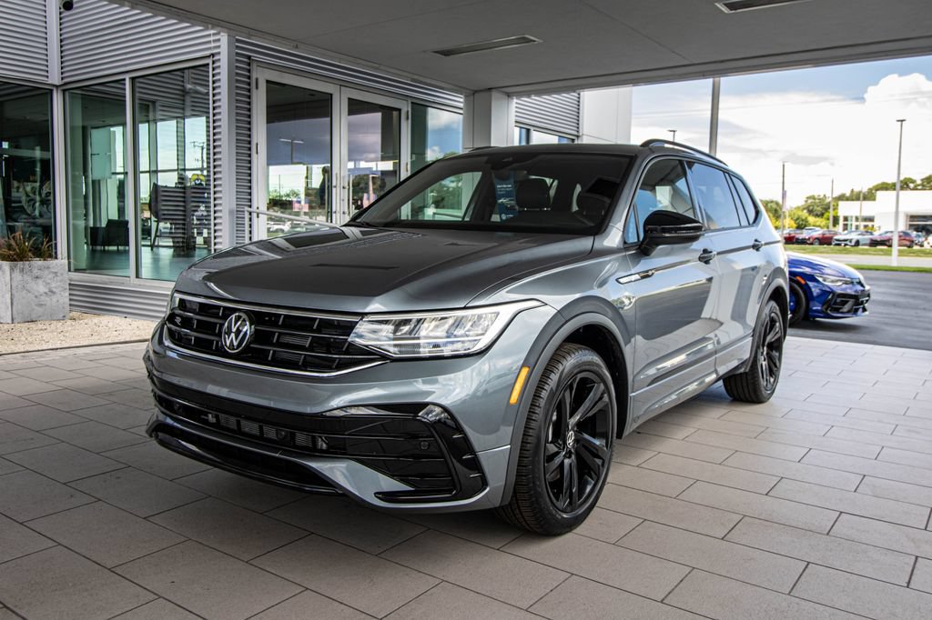 Certified 2024 Volkswagen Tiguan SE R-Line FWD image 11