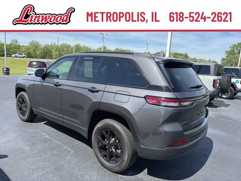 Used 2024 Jeep Grand Cherokee Altitude AWD/4WD image 5