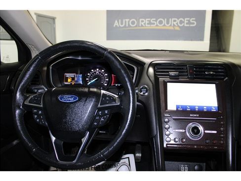 Used 2020 Ford Fusion Titanium image 28