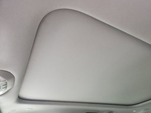 Used 2023 Chrysler Pacifica Limited FWD image 27