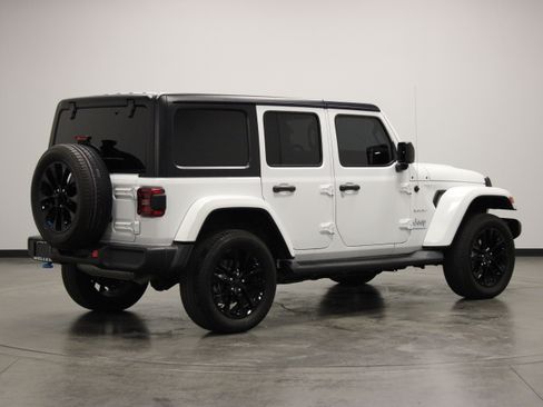 Used 2023 Jeep Wrangler Unlimited Sahara w/ Cold Weather Group AWD/4WD image 8