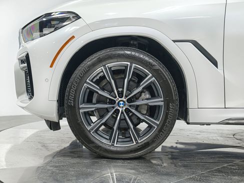 Used 2023 BMW X6 xDrive40i w/ M Sport Package image 3