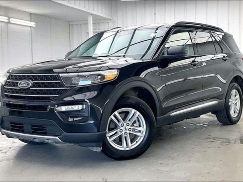Used 2024 Ford Explorer XLT w/ Equipment Group 202A AWD/4WD image 2