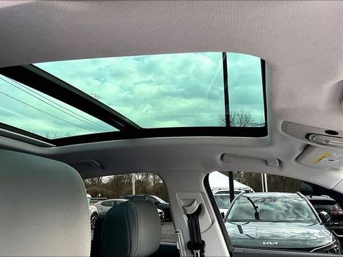 Used 2021 Audi e-tron Premium Plus w/ Premium Plus Package image 20