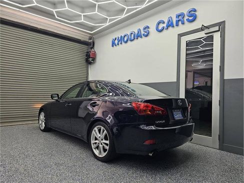 Used 2007 Lexus IS 250 w/ Premium Pkg RWD image 3