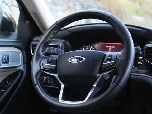 Used 2020 Ford Explorer Limited image 21