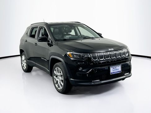 Used 2022 Jeep Compass Latitude AWD/4WD image 3