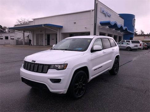Used 2020 Jeep Grand Cherokee Altitude image 4