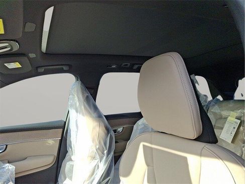 New 2026 Volvo XC90 B6 Plus w/ Protection Package Premier image 9