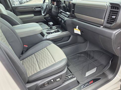 New 2026 Chevrolet Silverado 1500 ZR2 w/ Dark Appearance Package AWD/4WD image 9