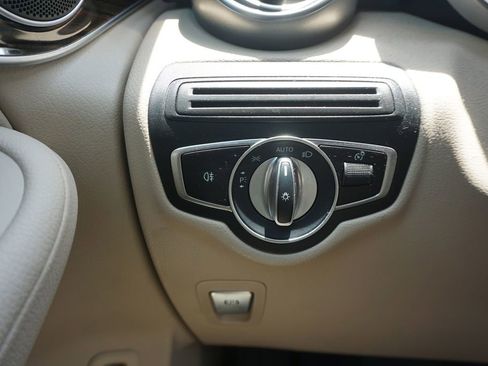 Used 2021 Mercedes-Benz GLC 300 image 5