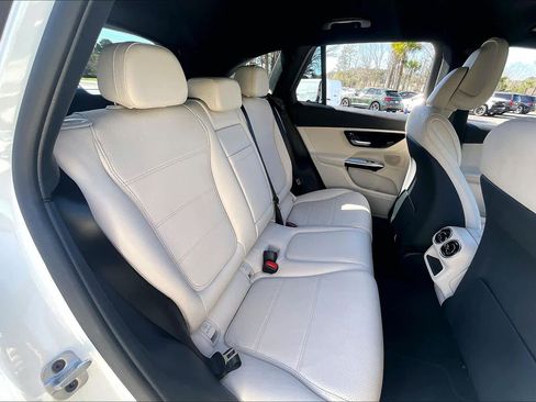 Used 2025 Mercedes-Benz GLC 300 4MATIC image 20