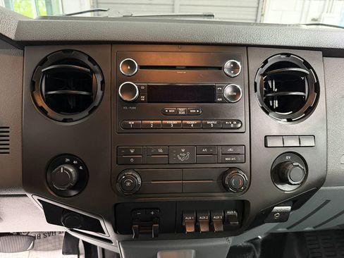 Used 2016 Ford F550 4x4 Crew Cab Super Duty image 15