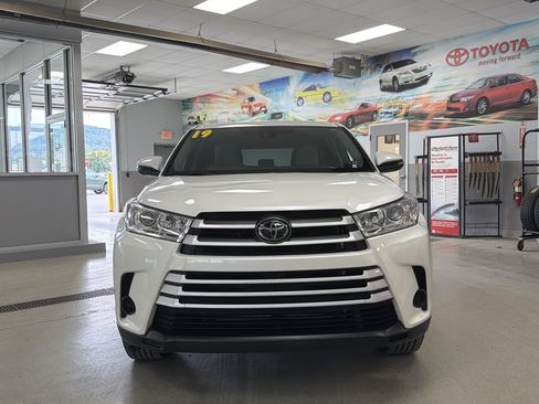 Used 2019 Toyota Highlander LE AWD/4WD image 5