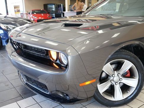 Used 2016 Dodge Challenger SXT image 15