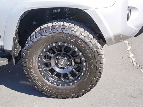 Used 2020 Toyota 4Runner TRD Off-Road image 9