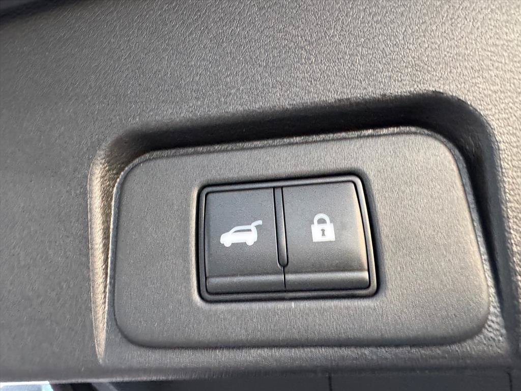 Certified 2025 Nissan Rogue SV FWD image 11