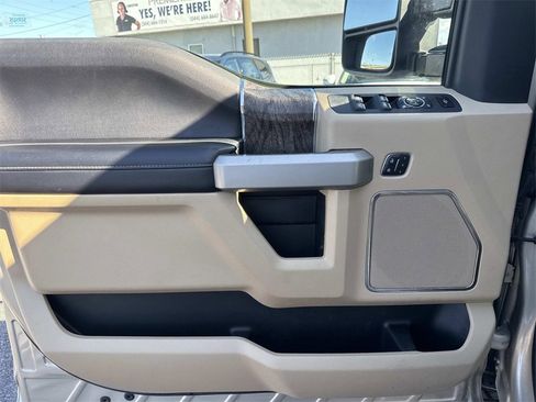Used 2017 Ford F250 Lariat w/ Chrome Package image 37