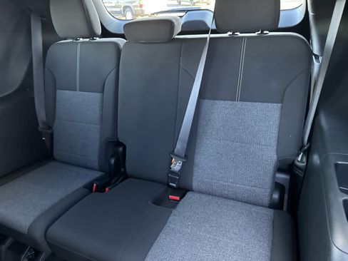 Used 2025 GMC Acadia Elevation image 19