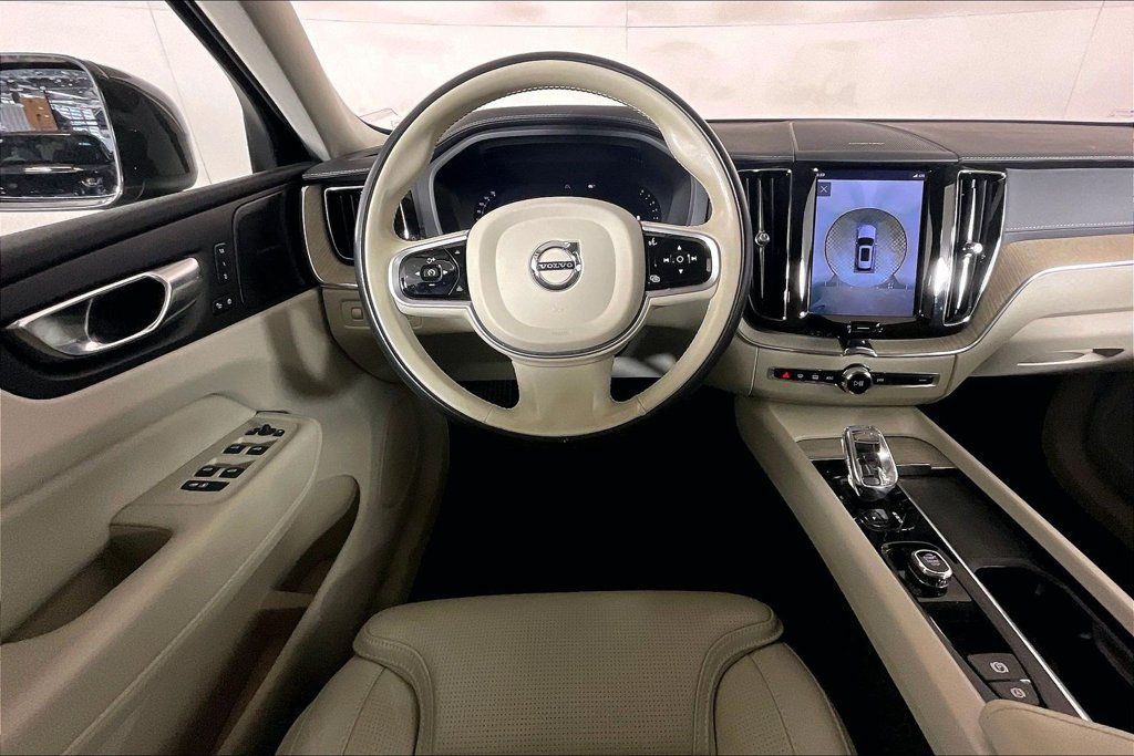 Used 2022 Volvo XC60 B5 Inscription w/ Advanced Package FWD image 4