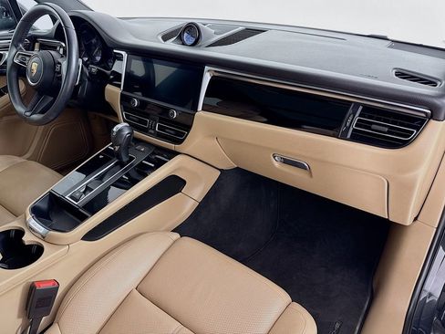 Certified 2023 Porsche Macan AWD/4WD image 30