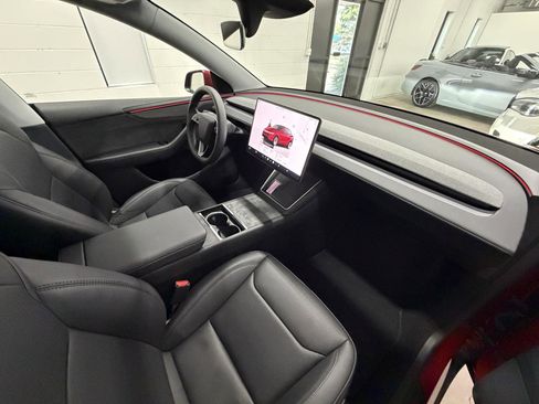 Used 2026 Tesla Model Y Long Range AWD/4WD image 18