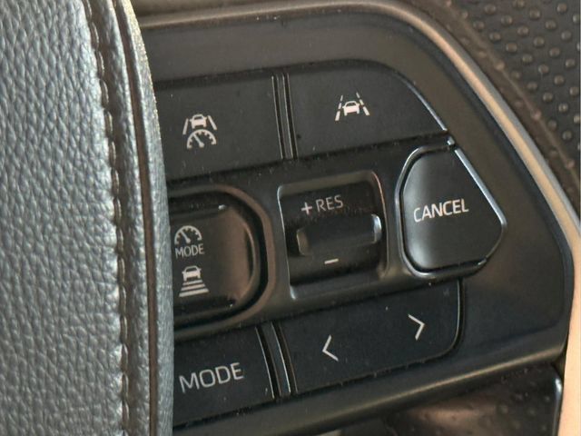 Used 2025 Toyota 4Runner SR5 AWD/4WD image 12