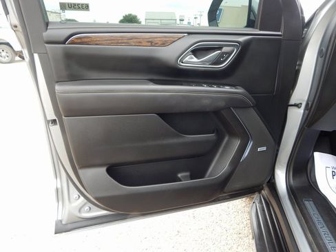 Used 2024 Chevrolet Suburban Premier w/ Max Trailering Package image 18