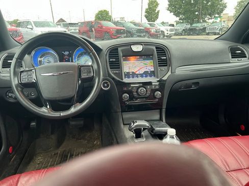 Used 2013 Chrysler 300 S RWD image 9