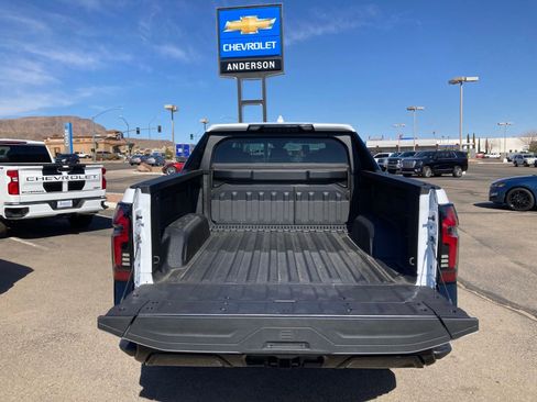 New 2025 Chevrolet Silverado EV RST image 44