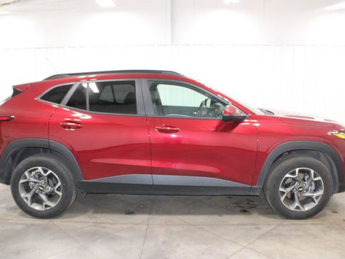 Used 2025 Chevrolet Trax LT image 11