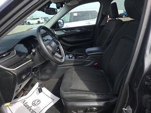 Used 2023 Jeep Grand Cherokee L Laredo image 3