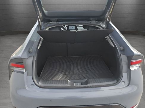 Used 2024 Toyota Prius XLE image 9