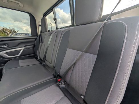 Used 2022 Nissan Titan SV image 22