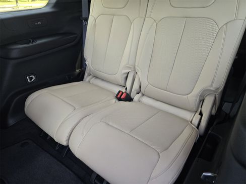 New 2025 Jeep Grand Cherokee L Limited w/ Luxury Tech Group II image 29