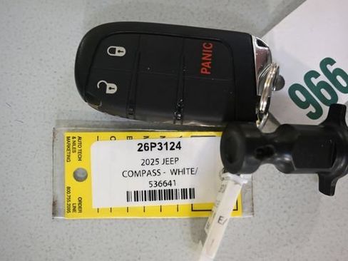 Used 2025 Jeep Compass Trailhawk AWD/4WD image 11
