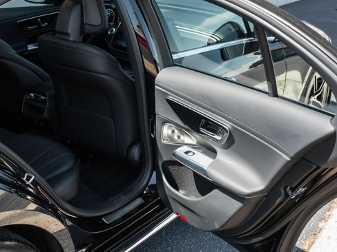 Used 2024 Mercedes-Benz E 350 4MATIC Sedan image 23