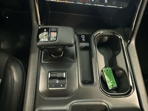 Used 2025 GMC Sierra 1500 AT4 w/ AT4 Premium Package AWD/4WD image 17