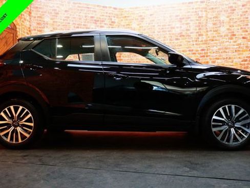 Certified 2023 Nissan Kicks SV FWD image 8