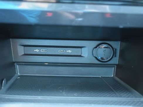 Used 2023 Volkswagen Tiguan SE R-Line image 29