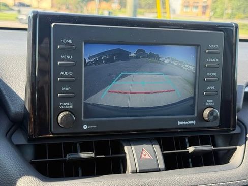 Used 2022 Toyota RAV4 LE FWD image 17