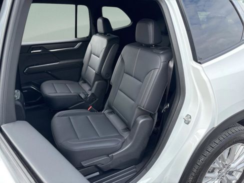 Used 2024 GMC Acadia Elevation image 28