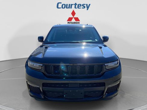 Used 2023 Jeep Grand Cherokee L Limited w/ Black Appearance Package AWD/4WD image 9