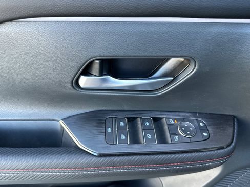 New 2025 Nissan Kicks SR image 8