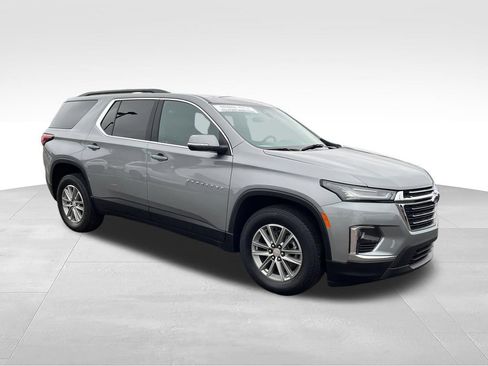 Used 2023 Chevrolet Traverse LT FWD image 7