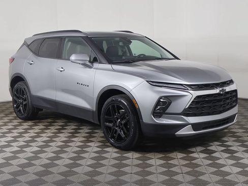 Used 2024 Chevrolet Blazer LT w/ Convenience Package FWD image 2