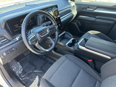 Used 2025 GMC Terrain Elevation image 21