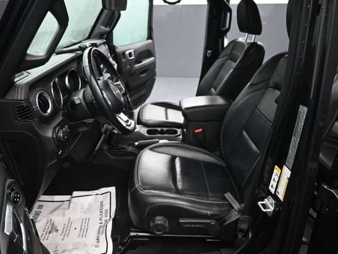 Used 2020 Jeep Gladiator Overland AWD/4WD image 11