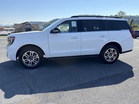 New 2025 Ford Expedition Active image 3